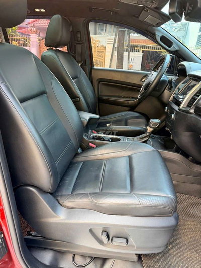 Ford Everest 2 cầu màu Đỏ