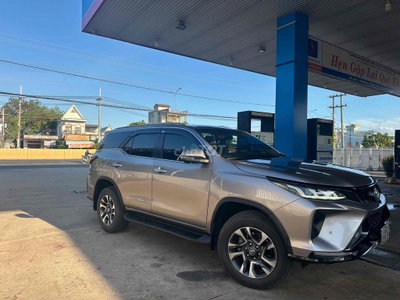 Toyota Fortuner Xám 7 chỗ