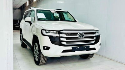 Toyota Land Cruiser LC300 2025 mới giao ngay