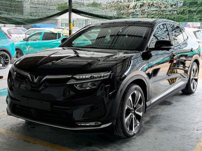 Xe điện VinFast VF8 màu Đen