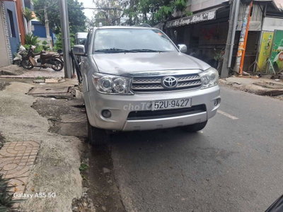 Toyota Fortuner 8 chỗ Xăng Bạc