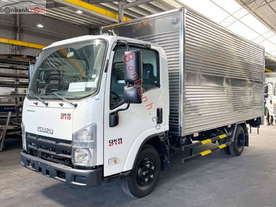 Xe Isuzu QKR QMR77HE5A Thùng Kín 2025