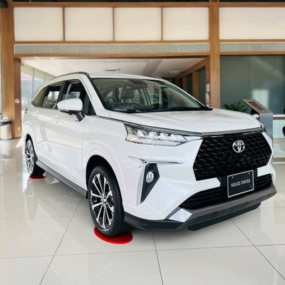 Toyota Veloz Cross Trắng 7 chỗ