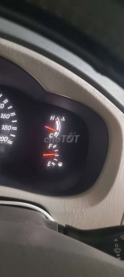 Toyota Innova 2008 V Vàng cát