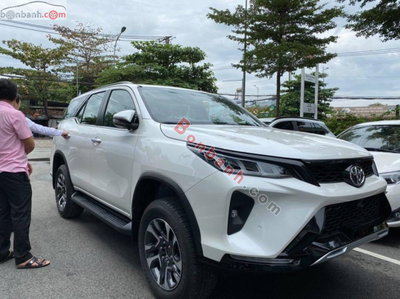 Xe Toyota Fortuner Legender 2.4L 4x2 AT 2026