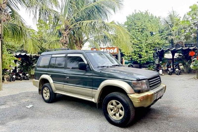 Mitsubishi Pajero 2002 Xanh rêu