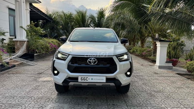 Toyota Hilux 2024 2.4L 4x2 AT 27.500 km nhập Thái