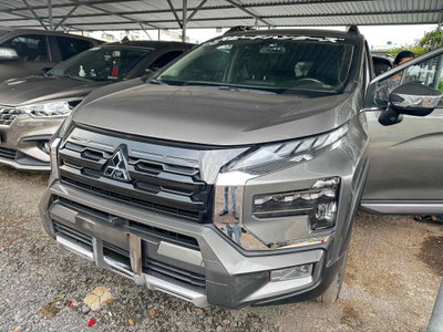 Mitsubishi Xpander Cross 2023 Xám 25000 km