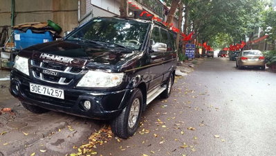 Isuzu Hi-Lander X-Treme 8 chỗ Đen