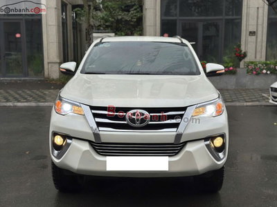 Xe Toyota Fortuner 2.7V 4x2 AT 2017
