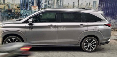 Toyota Veloz Cross Bạc 7 chỗ