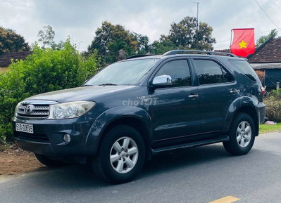 Toyota Fortuner Xám