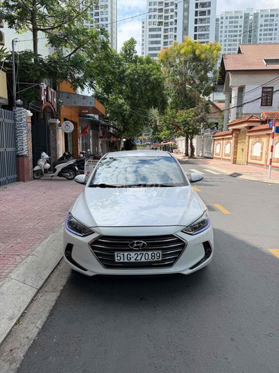 Hyundai Elantra GLS 1.6 số sàn 2017