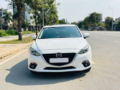 Mazda 3 1.5 AT Hatchback trắng Ngọc Trinh