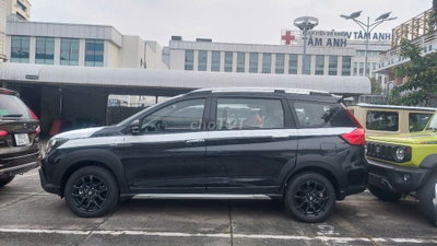 Suzuki XL7 Hybrid Black Edition