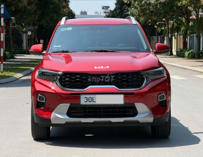 Kia Sonet Luxury 2023 màu đỏ, lăn bánh 2024