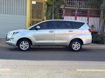 Toyota Innova Bạc