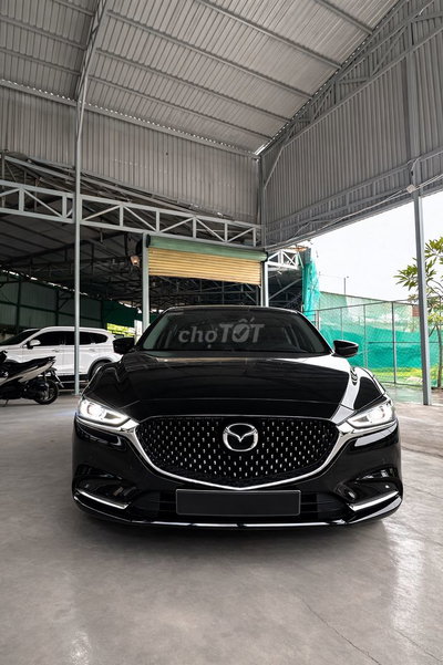 Mazda 6 Premium 2.0 AT Đen 20.000 km