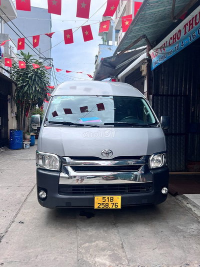 Toyota Hiace 2017 Bạc