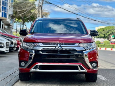 Mitsubishi Outlander màu Đỏ