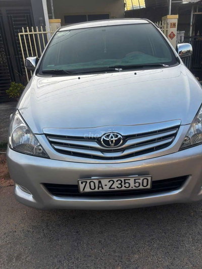 Toyota Innova 2010G Bạc