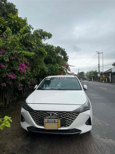 Hyundai Accent Trắng Số sàn