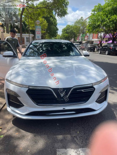 Xe VinFast Lux A 2.0 Plus 2.0 AT 2021
