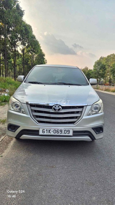 Toyota Innova 2015 2.0 E MT Bạc
