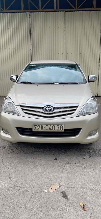 Toyota Innova Vàng cát Số sàn