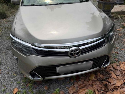 Toyota Camry 2.5Q màu nâu vàng