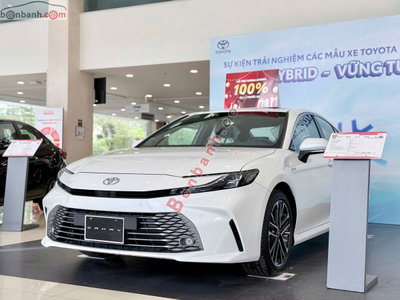 Xe Toyota Camry 2.5 HEV Top 2026