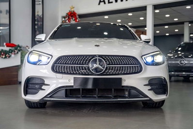 Mercedes E300 AMG 2021 màu Trắng ghế Đen cực đẹp