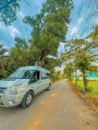 đi nước ngoài cần bán tải van Ford transit 6 chỗ