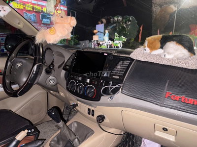 Toyota Fortuner Đen