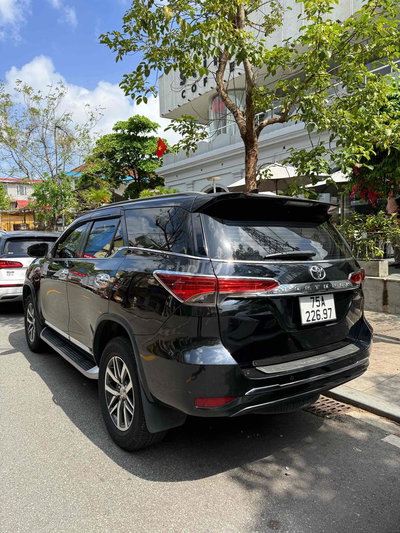 Toyota Fortuner Đen 7 chỗ