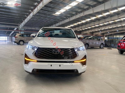 Xe Toyota Innova Cross HEV 2.0 CVT 2026