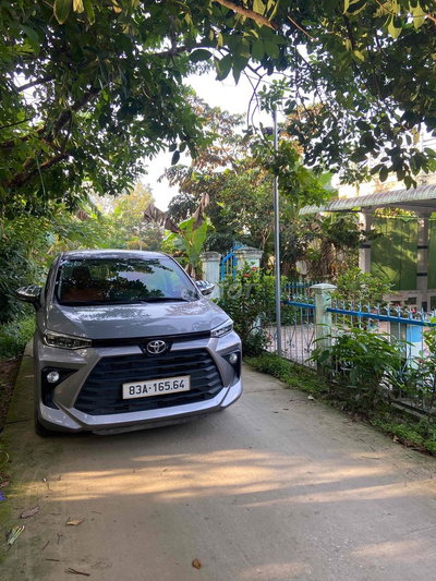 Toyota Avanza 2024 1.5CVT bạc tím