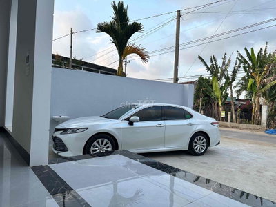 Toyota Camry 2021 2.0G Trắng