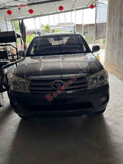 Xe Toyota Fortuner 2.7V 4x4 AT 2011