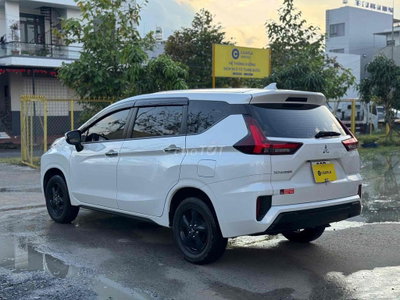 Mitsubishi Xpander Trắng 7 chỗ