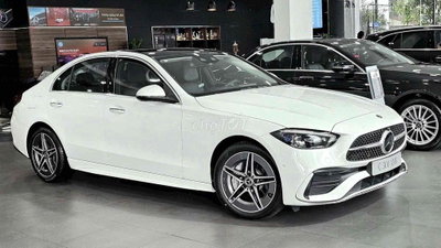 Mercedes-Benz C300 AMG V2 2026 mới chưa lăn bánh