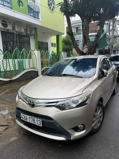 Toyota Vios màu Vàng cát