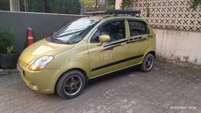 Ô tô 2009 số sàn màu vàng chanh