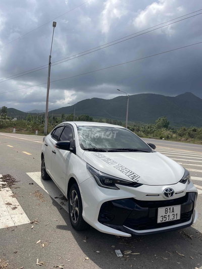 Toyota 5 chỗ Trắng Số sàn