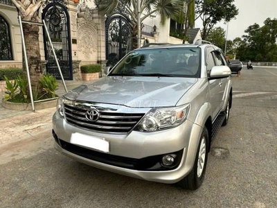 Toyota Fortuner V 2014 máy xăng số tự động