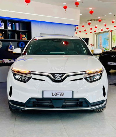 Vinfast VF8 giá *** năm 2026, hỗ trợ vay 85%