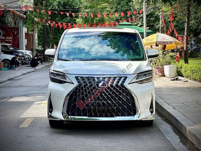 Xe Lexus LM 300h Royal Lounge 2020