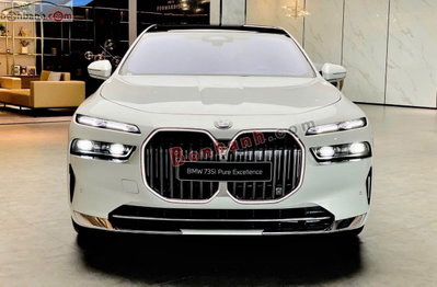 Xe BMW 7 Series 735i Pure Excellence 2025