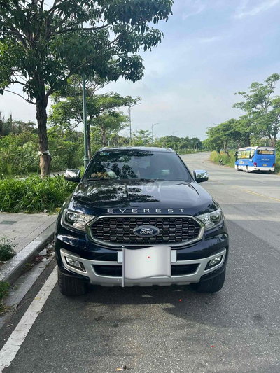 Ford Everest 2022 4x2AT xanh canversai