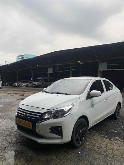 Mitsubishi Attrage Trắng